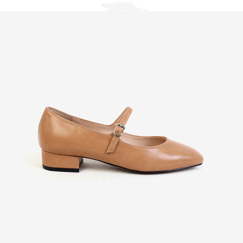 Flat-bottomed granny shoes nurse shoes